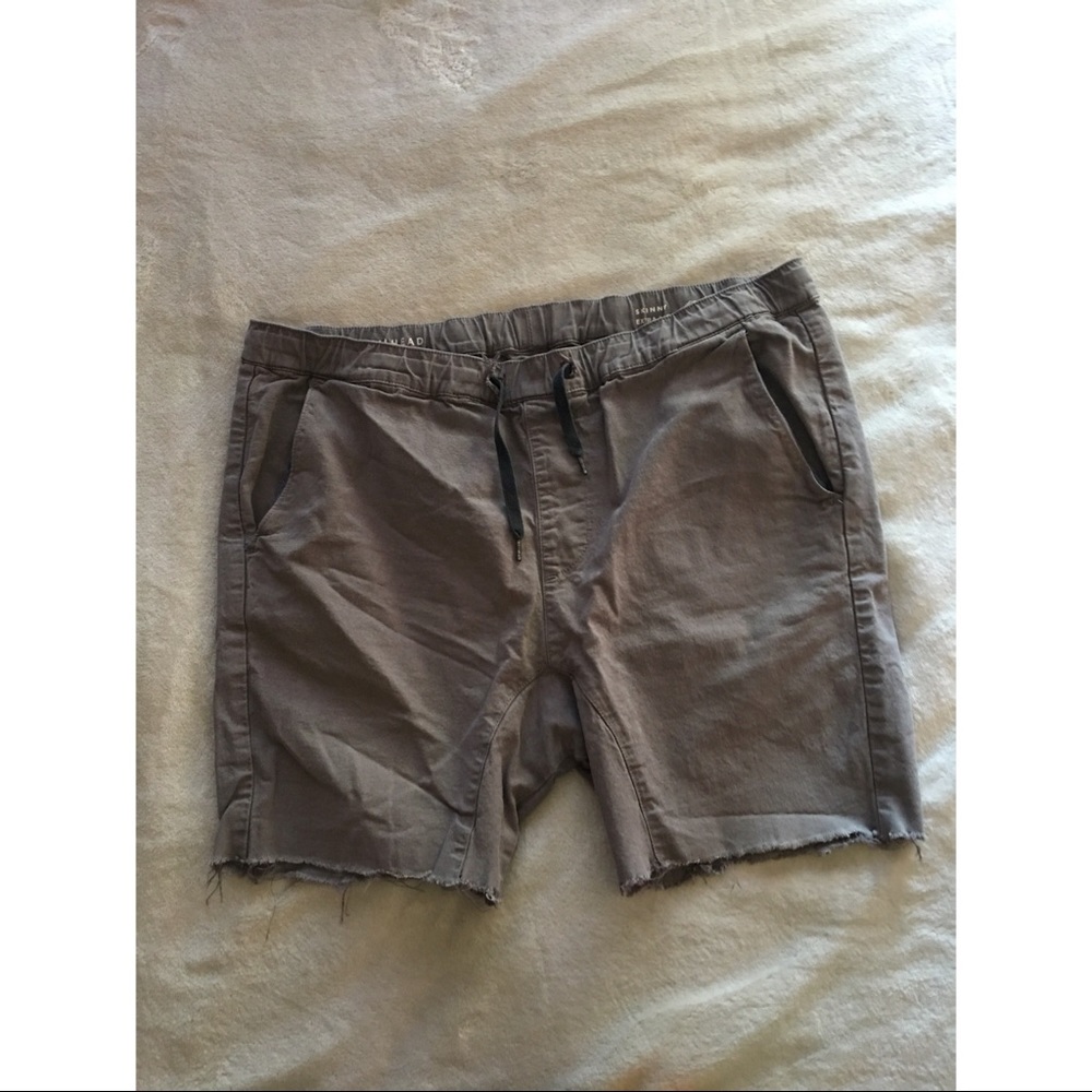 Bullhead jogger cutoffs